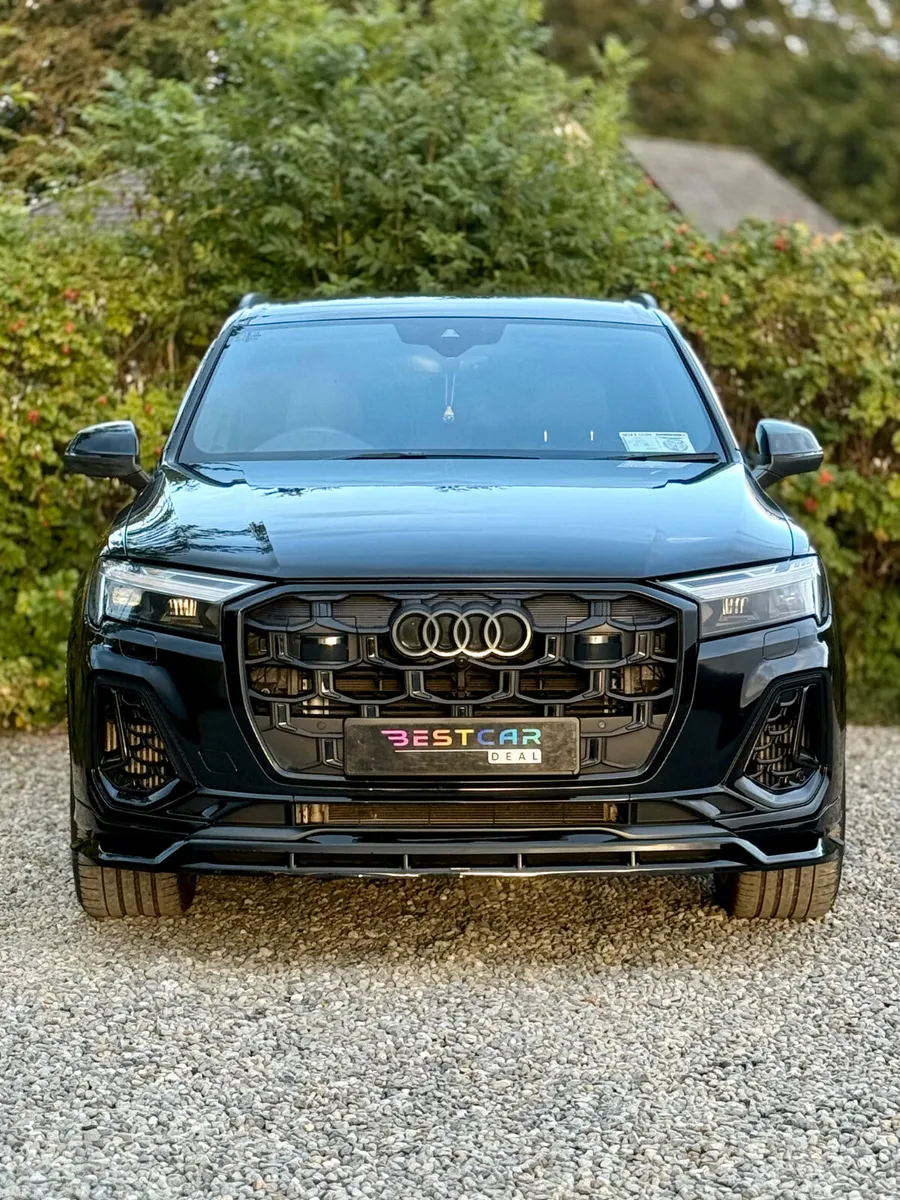 2025 Audi Q7 55 TFSI e quattro SLine PHEV - Image 4
