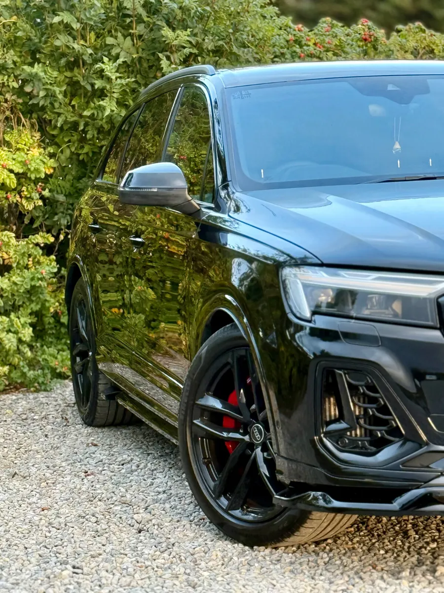 2025 Audi Q7 55 TFSI e quattro SLine PHEV - Image 3