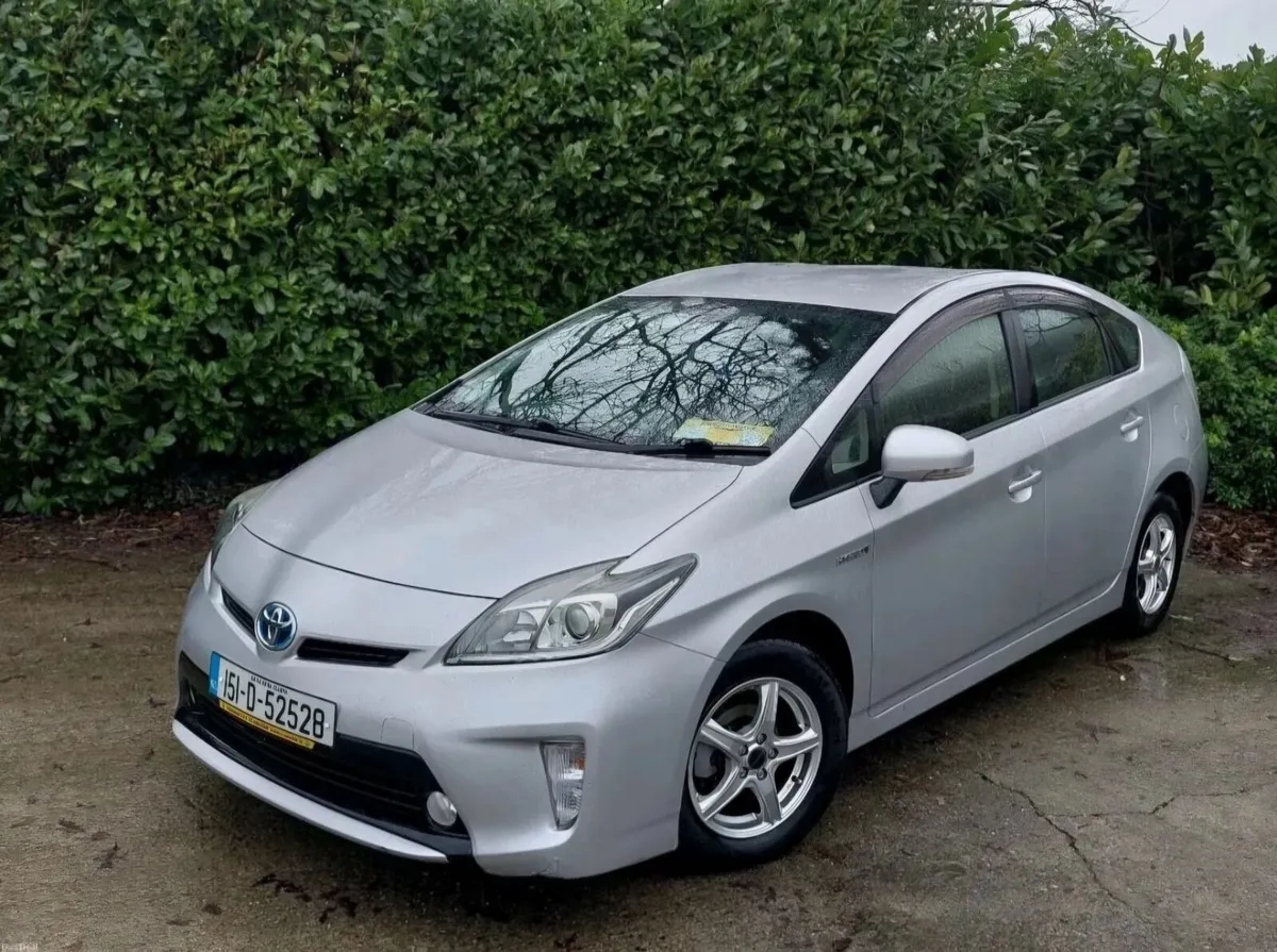 Toyota Prius Hybrid 2015 - Image 1