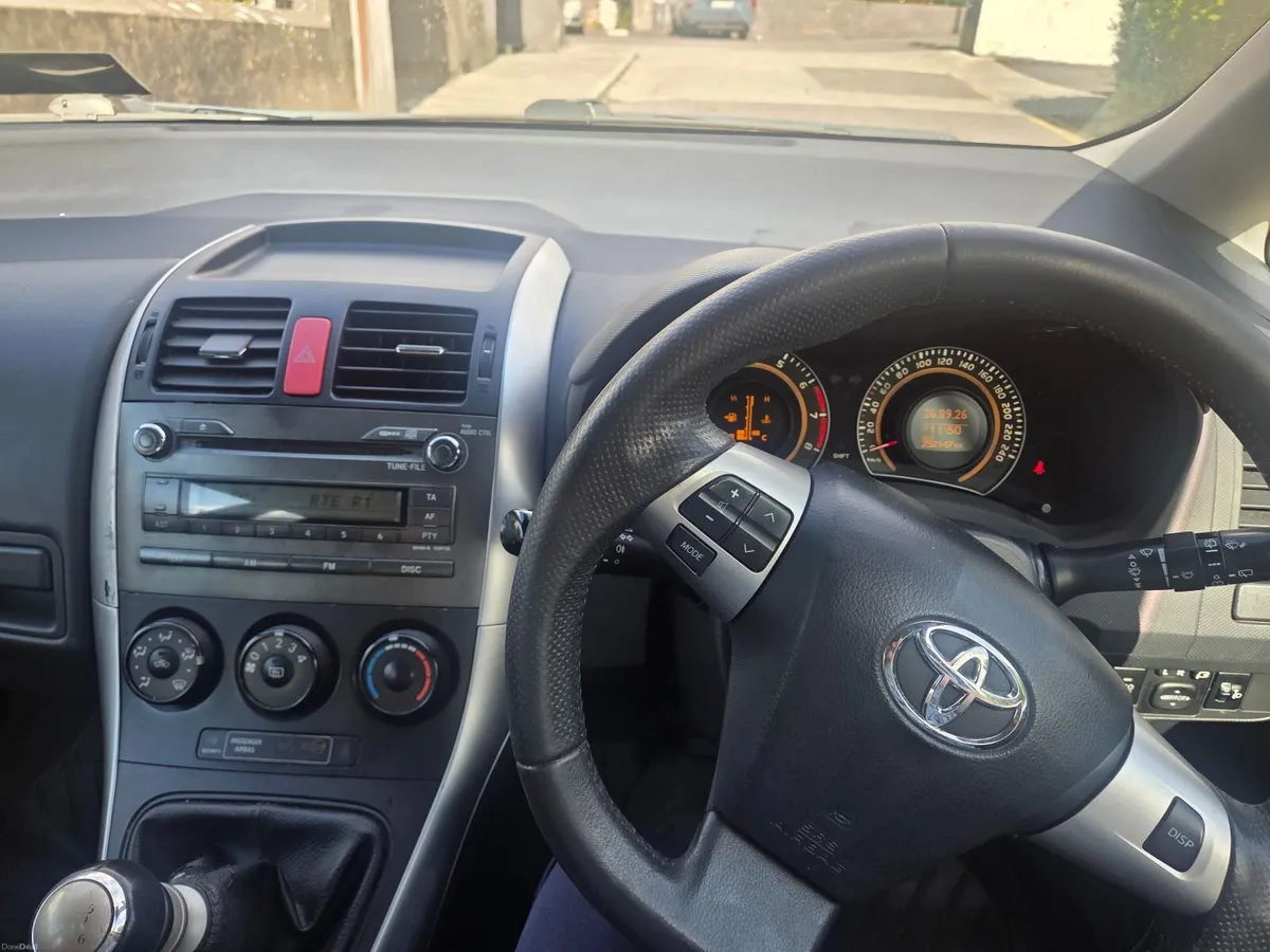 Toyota Auris 2011 - Image 3