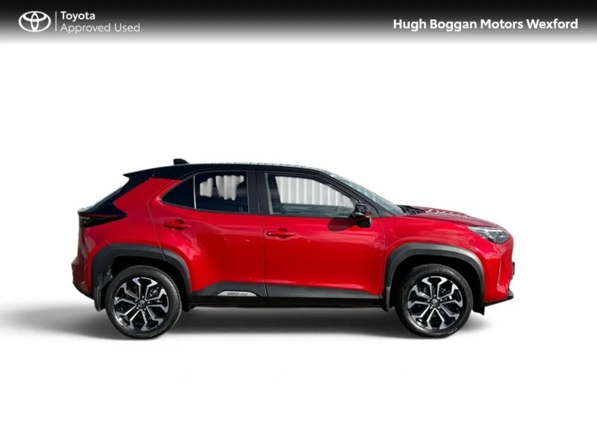 Toyota Yaris Cross SPORT TWO TONE LOW MILEAGE - Image 3