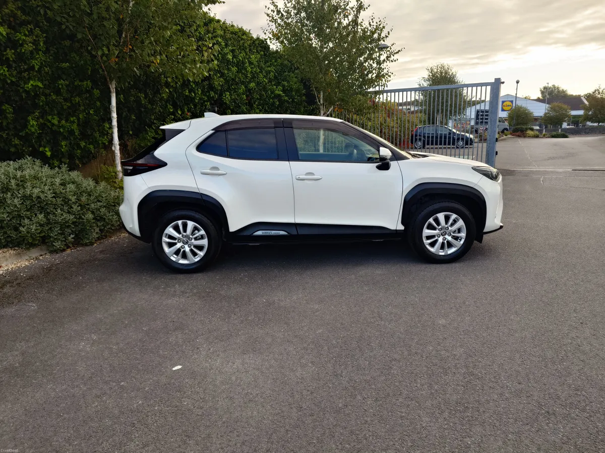Toyota Yaris Cross Hybrid G - Image 4