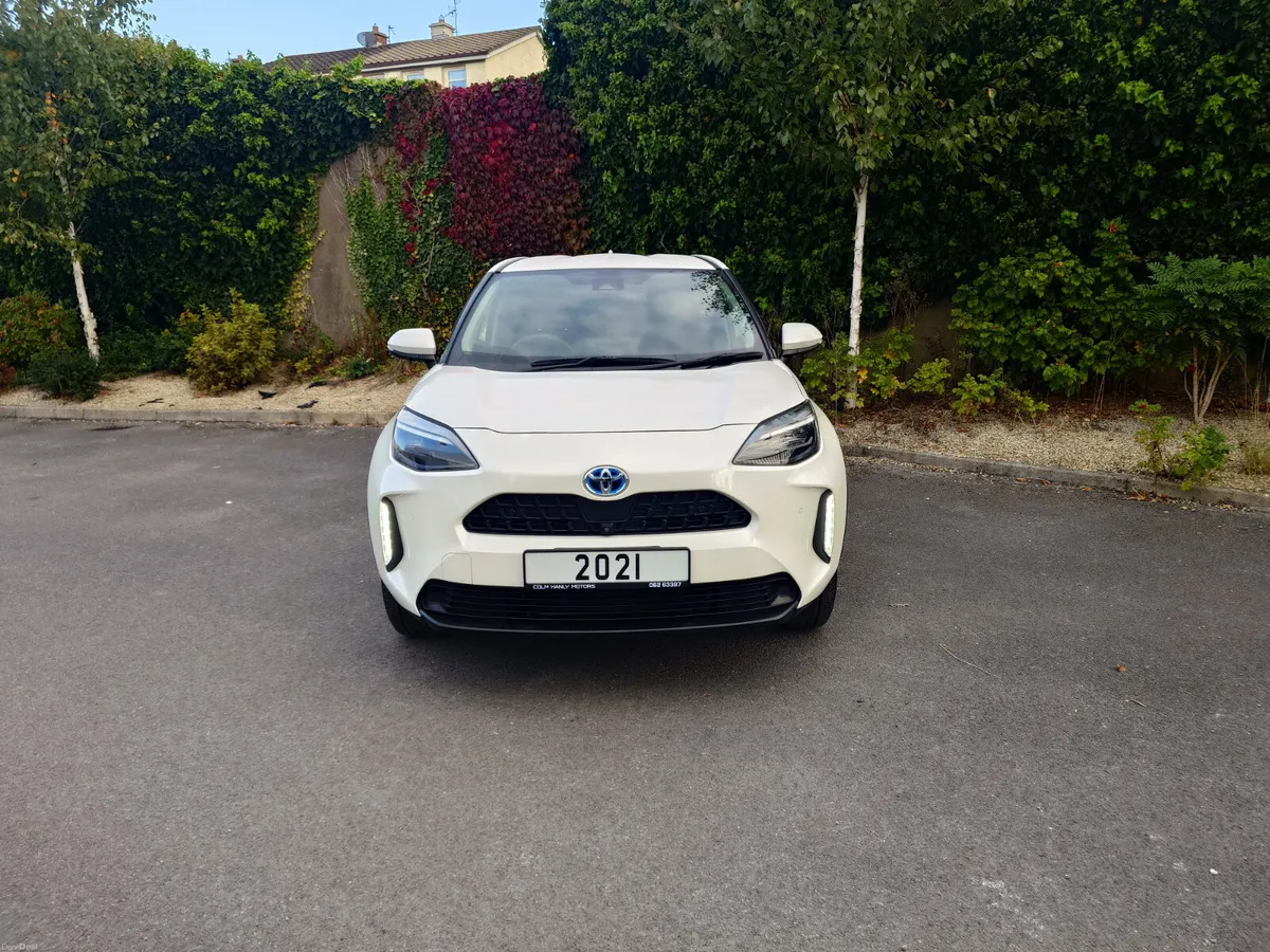 Toyota Yaris Cross Hybrid G - Image 2