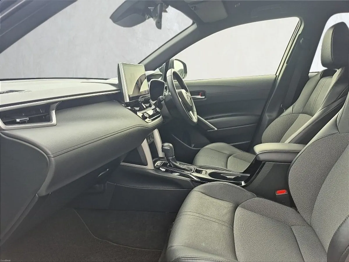 Toyota Corolla Cross ** Z HYBRID ** HIGH SPEC ** T - Image 6