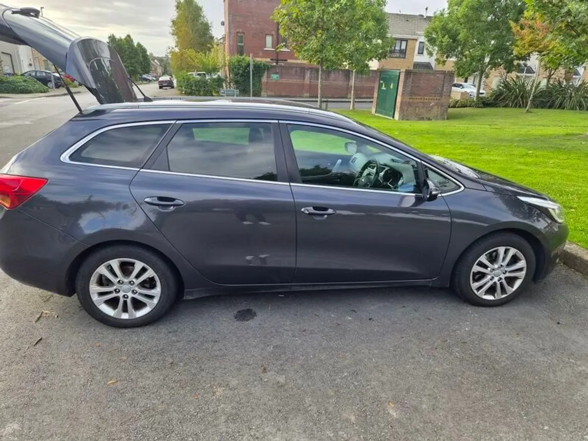 2014 Kia Ceed Ex Estate. NCT May 2027, serviced June 2026 - Image 2