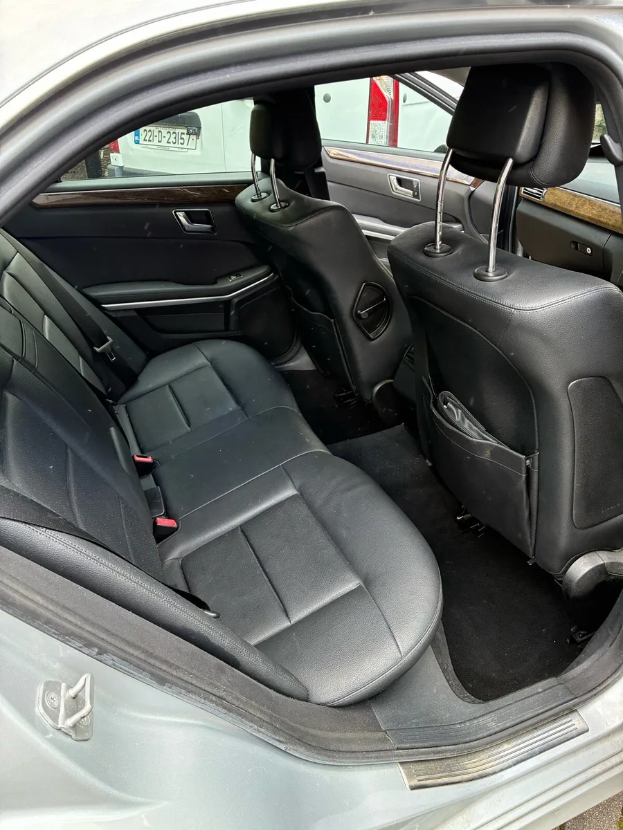 Mercedes E200 2011 CDI - Image 5