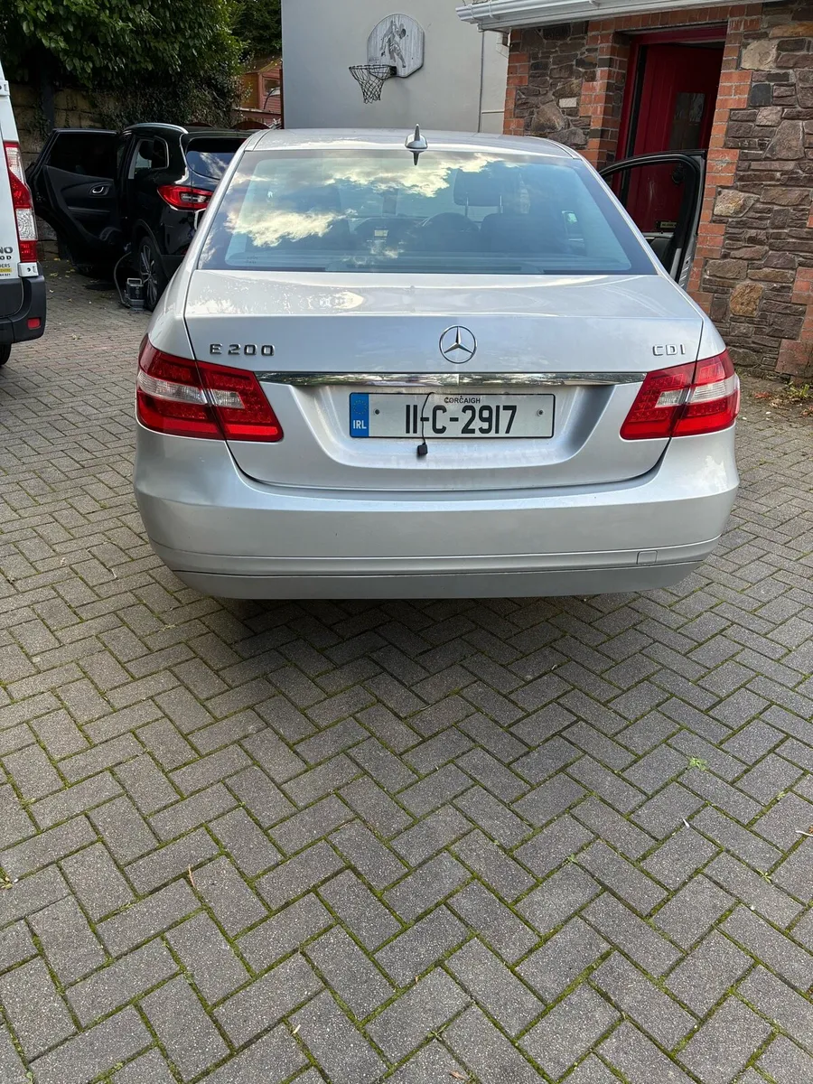 Mercedes E200 2011 CDI - Image 4
