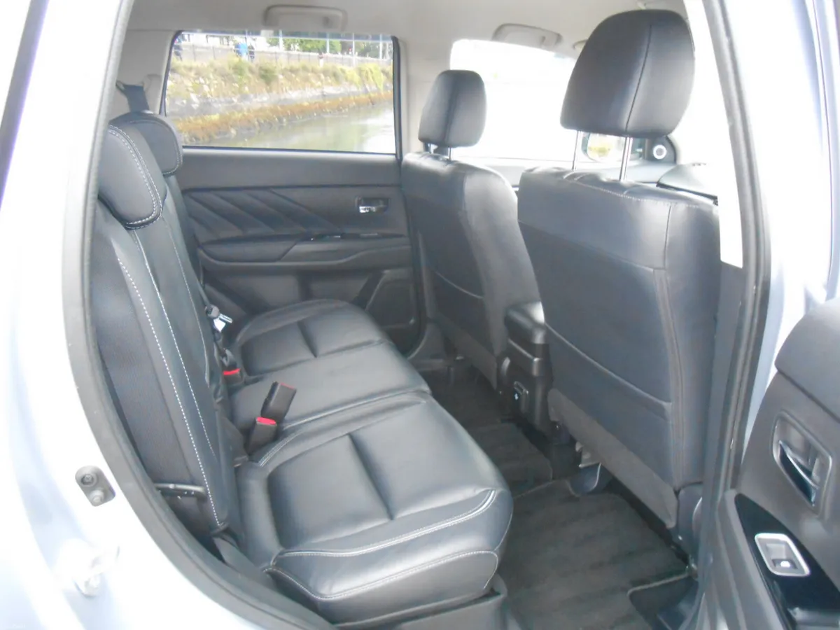 Mitsubishi Outlander PHEV Hi Spec 2017 - Image 4
