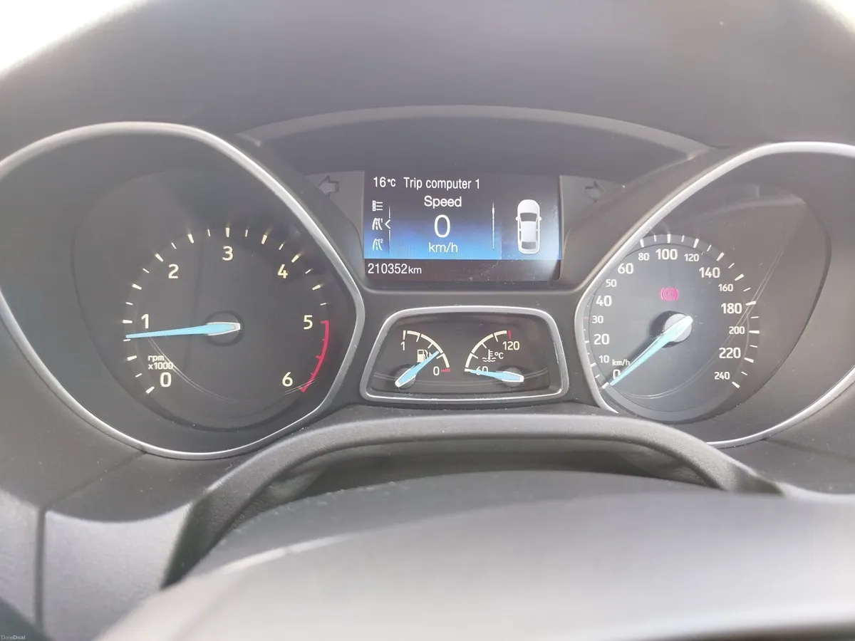Ford Focus 2016 Zetec 6 speed - Image 2