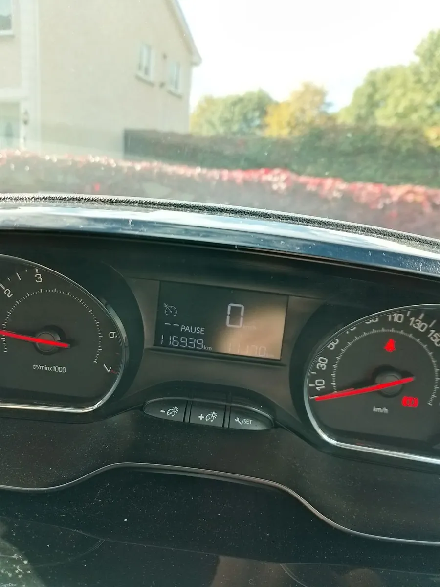 Peugeot 208 2013 - Image 2