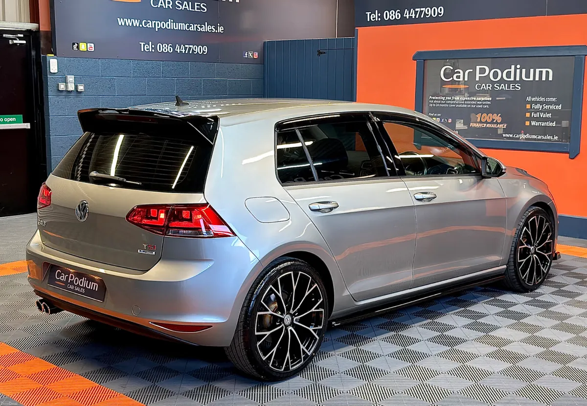 2015 Volkswagen Golf Highline 1.4TSi Auto DSG - Image 3