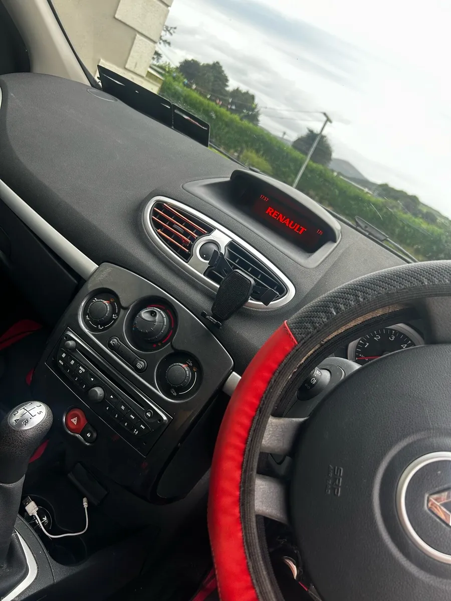 Renault Clio - Image 2