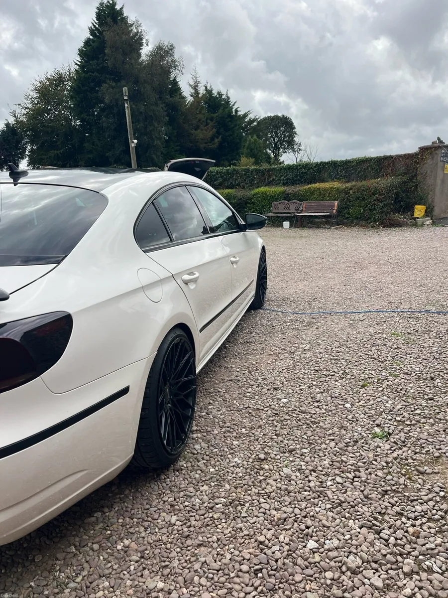 Car - Image 3