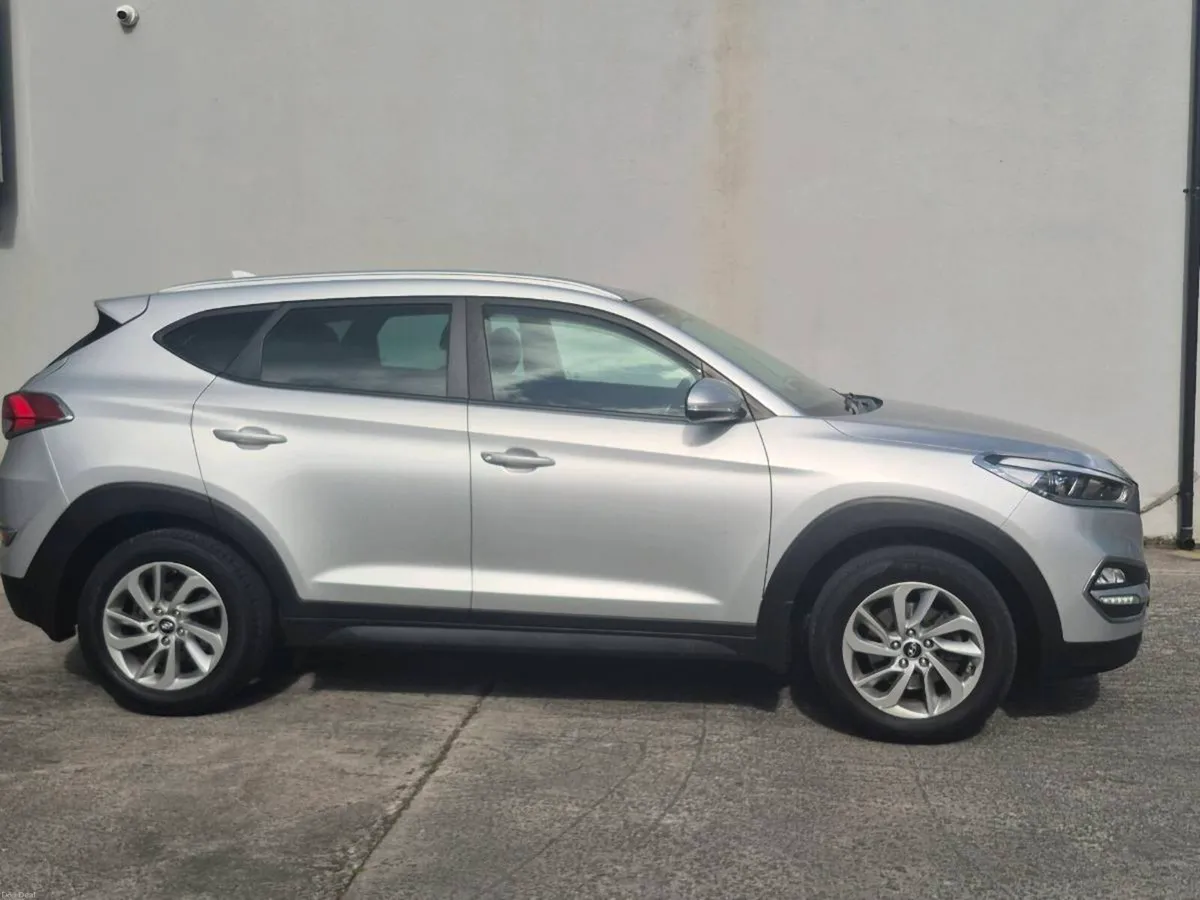 Hyundai Tucson 1.7 Executive low mileage - Image 5
