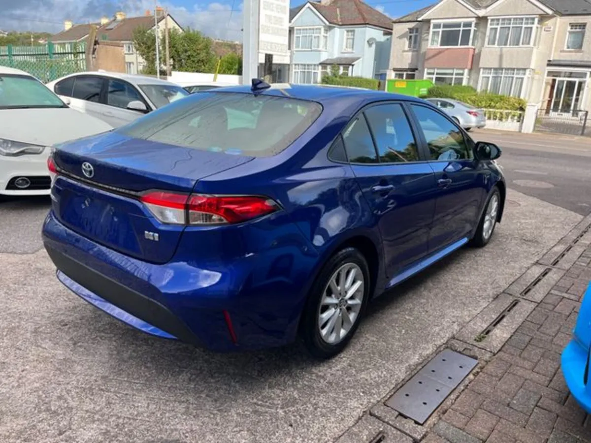 Toyota Corolla Hybrid automatic - Image 3