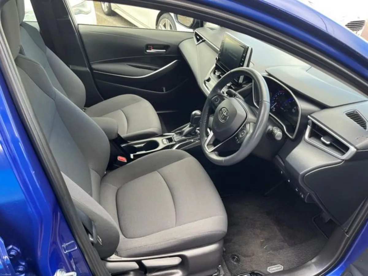 Toyota Corolla Hybrid automatic - Image 5