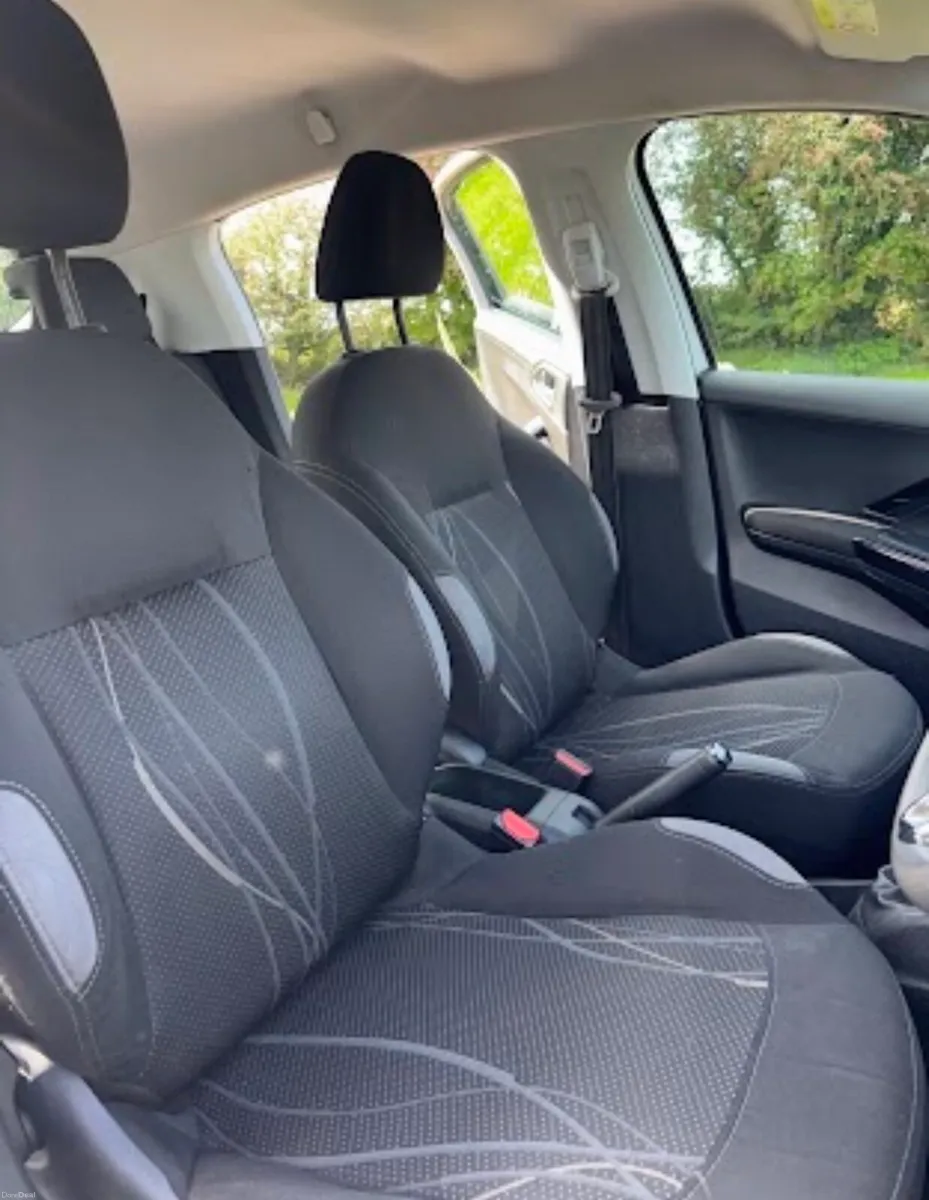 Peugeot 208 - Image 4