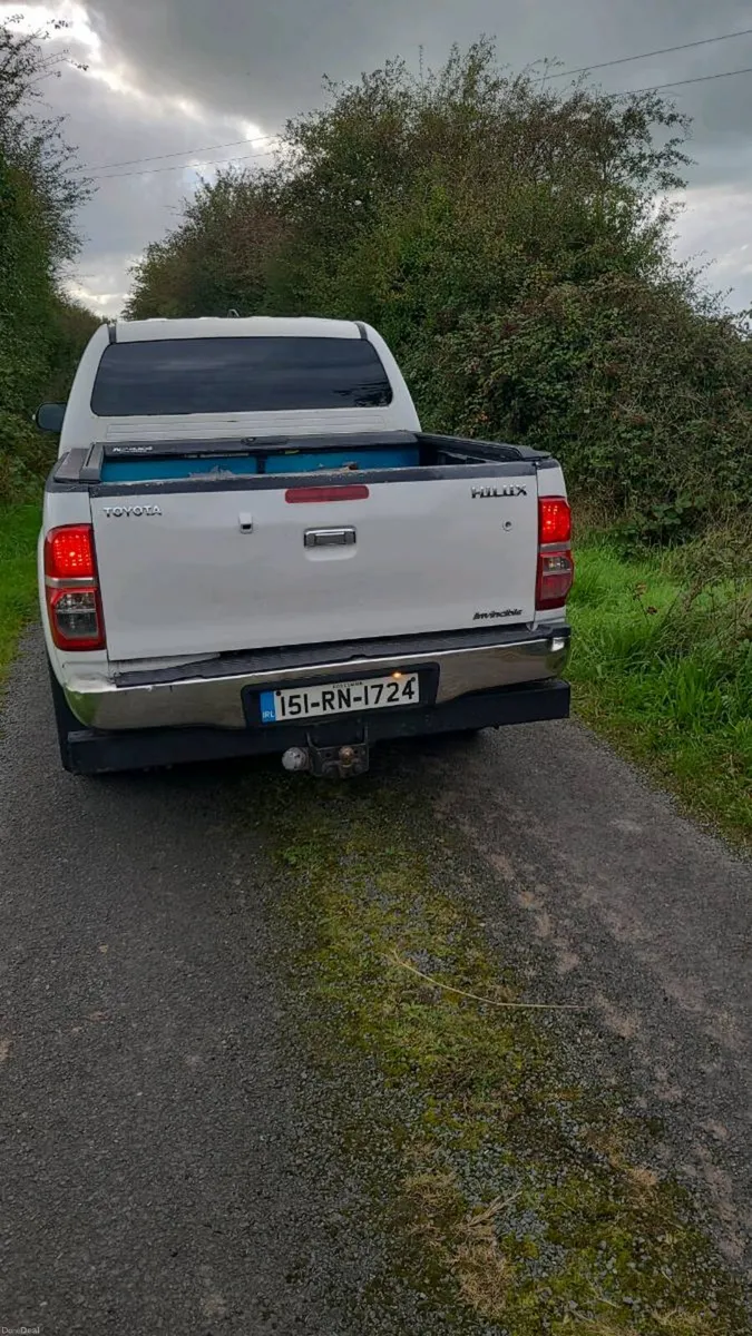 Hilux invincible - Image 2
