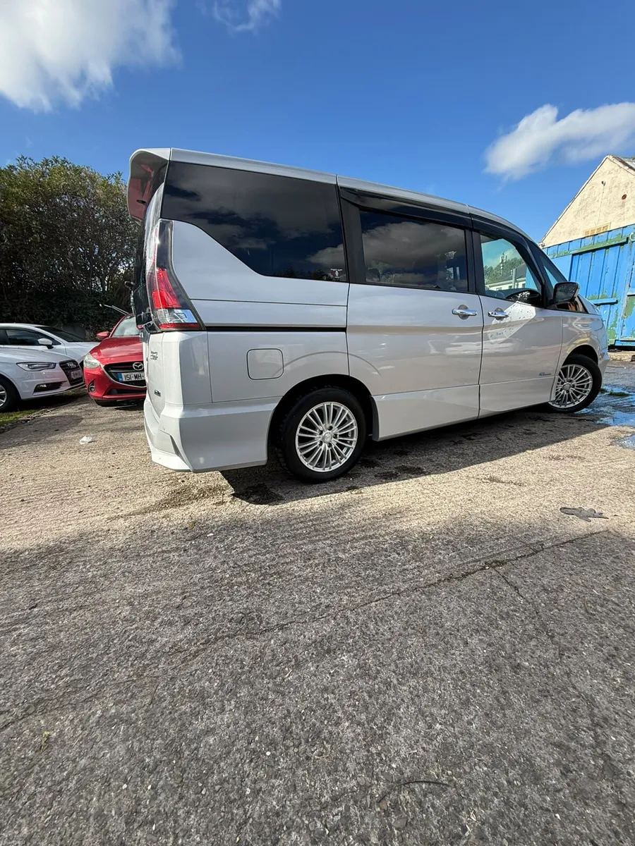 Nissan Serna highway star 2017 - 8 seater - Image 5