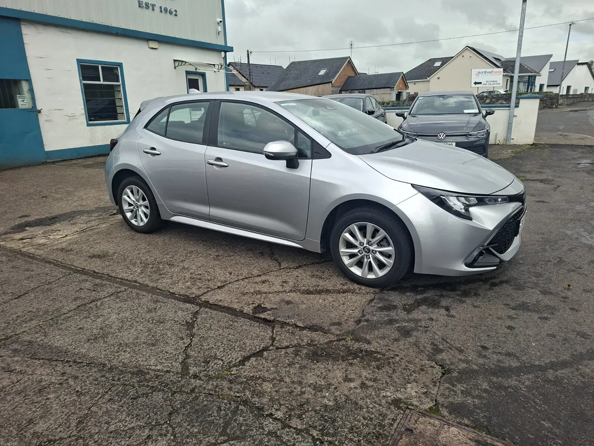 2024 Toyota Corolla 1.8 Hybrid Luna Hatchback - Image 3