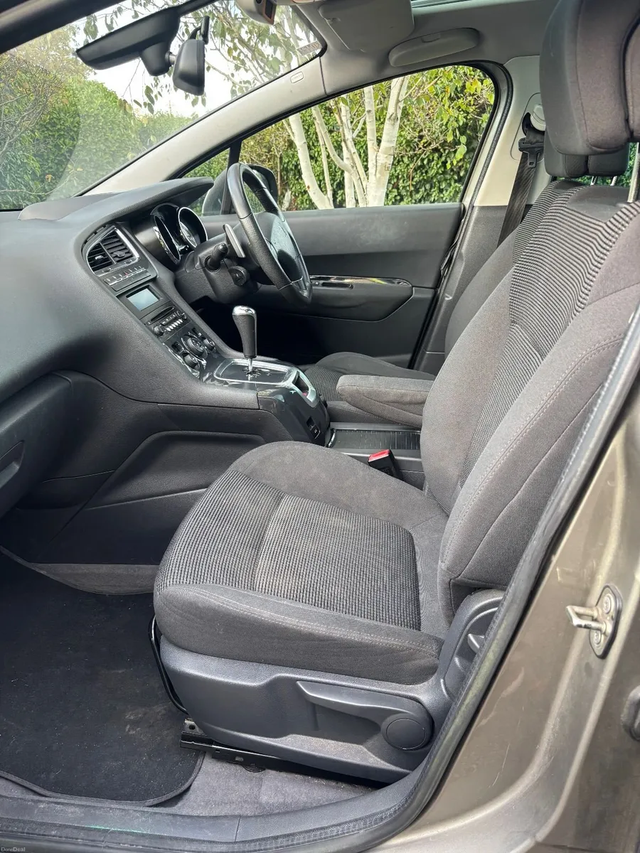 Peugeot 5008 2012 - Image 4