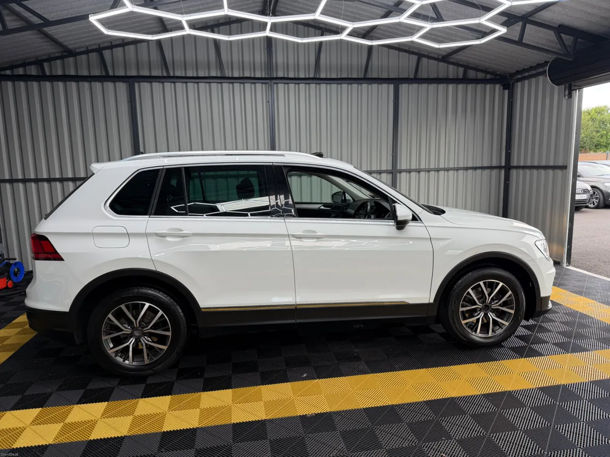 VW Tiguan 2017 Pan Roof Manual - Image 6