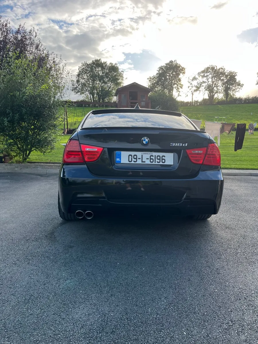 BMW 3-Series 2009 - Image 6