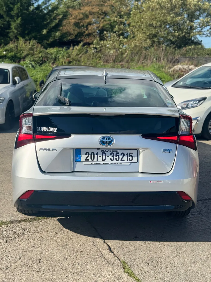 TOYOTA PRIUS 2020 HYBRID FULL LEATHER HEATED SEATS - Image 5