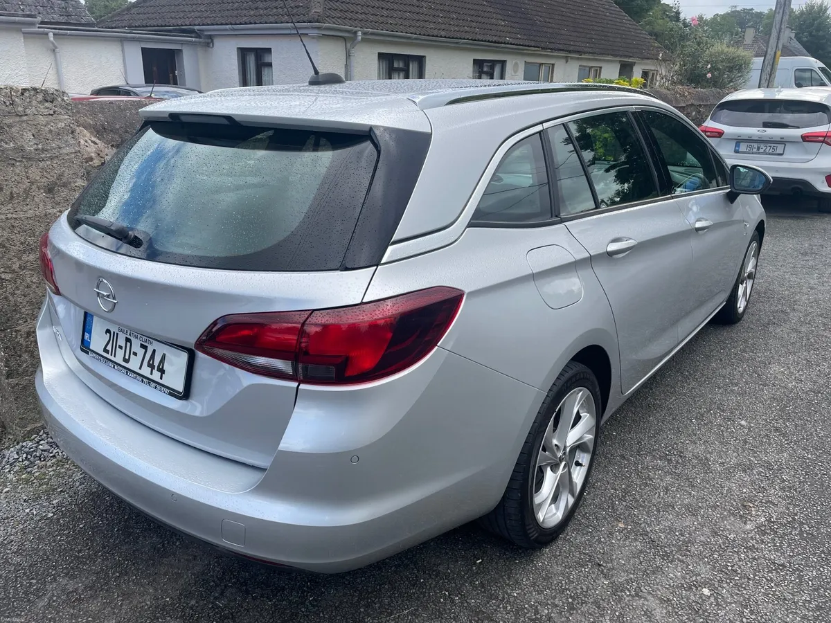 Opel Astra SRI Automatic Estate - Image 4