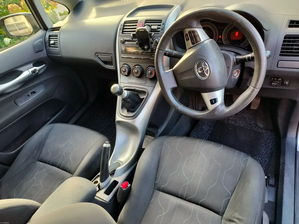 Toyota Auris 2011 - Image 4
