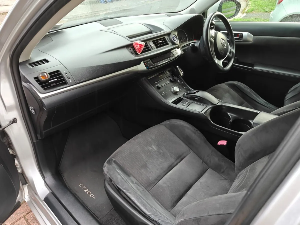 Lexus CT 2012 - Image 2