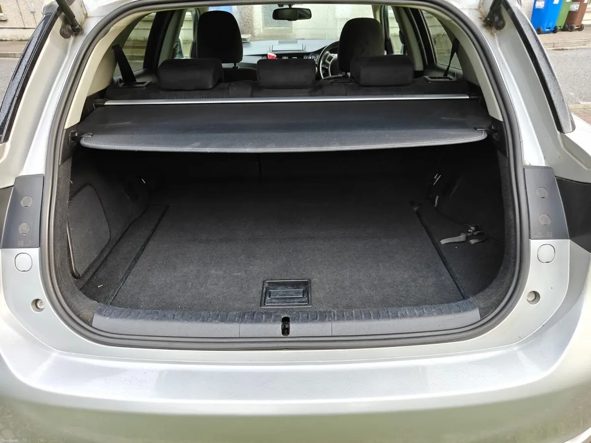 Lexus CT 2012 - Image 3