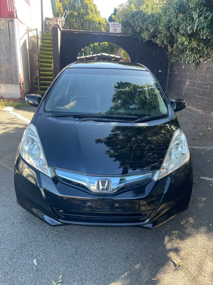 2013 Honda Fit hybrid automatic leather spec - Image 2