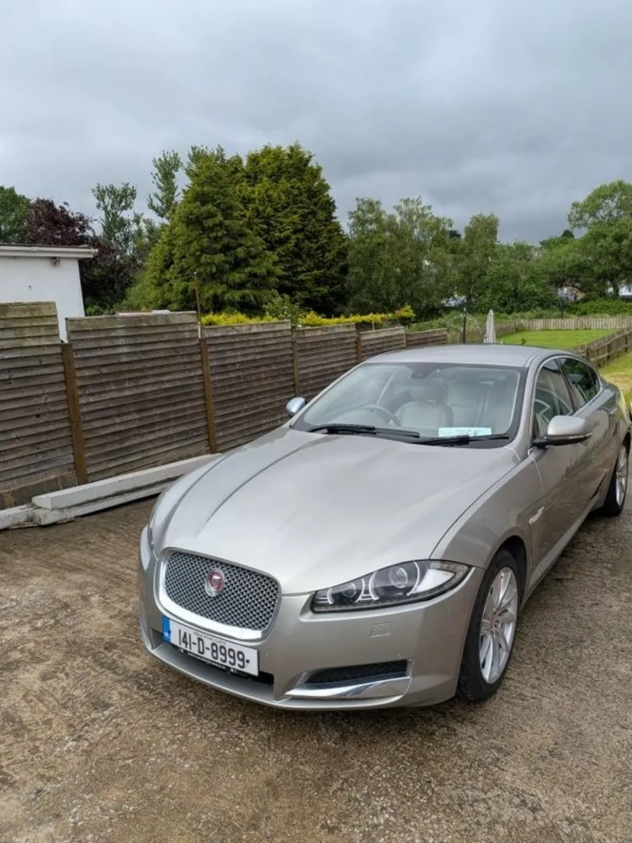 2014 Jaguar Xf - Image 2