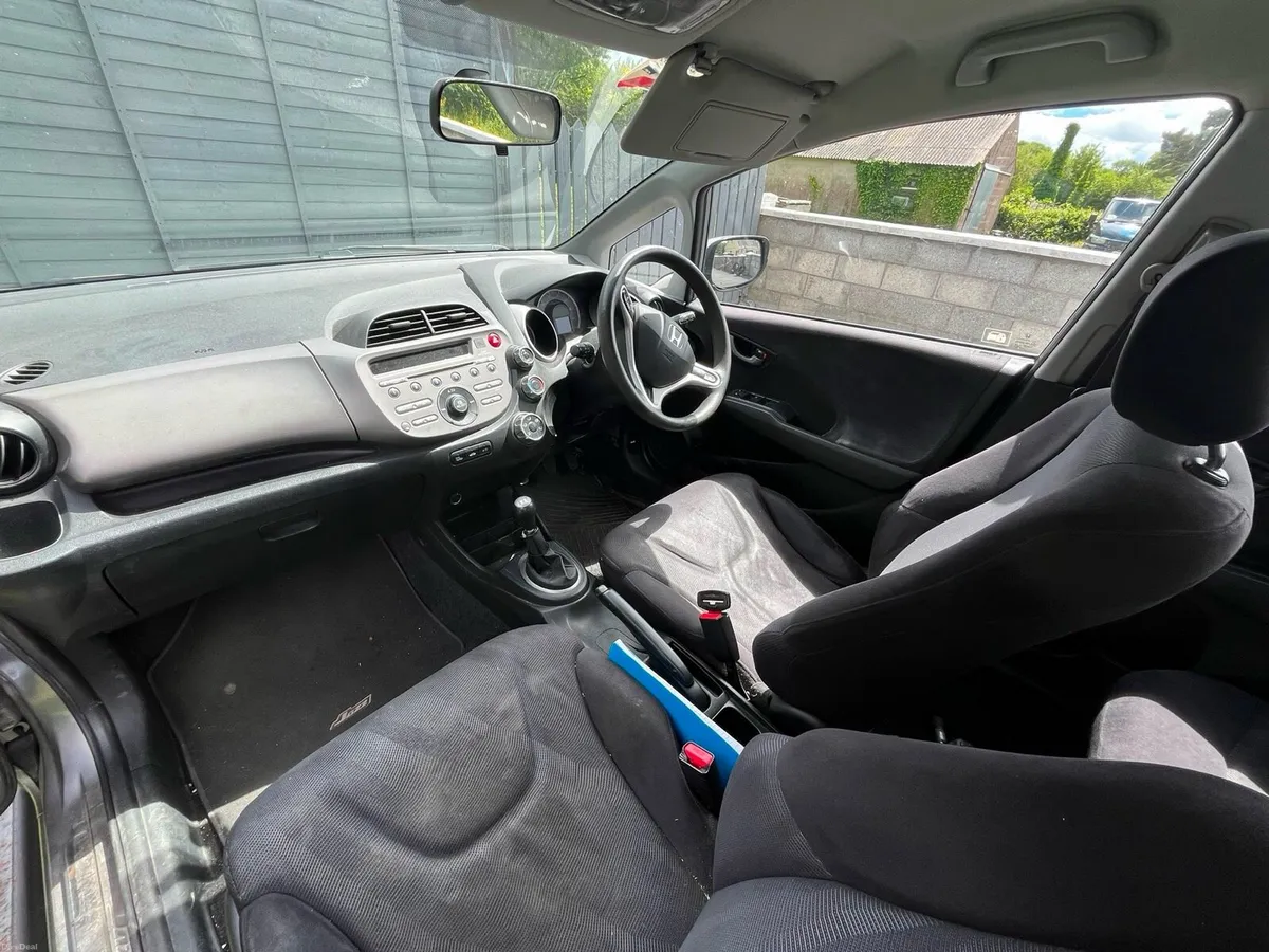2010 Honda Jazz, 1.4L petrol, 5 speed manual - Image 4