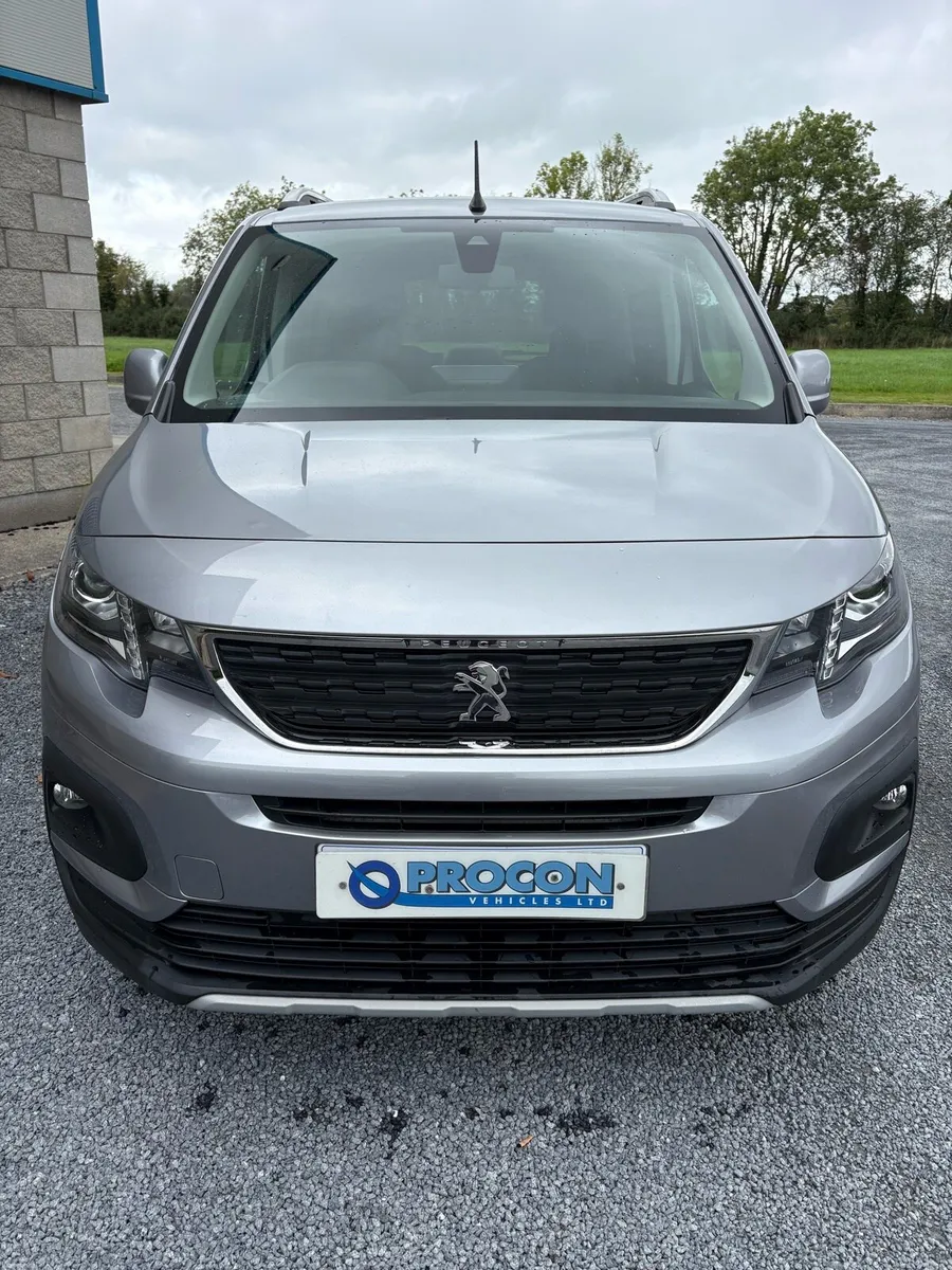 Wheelchair accessible car - Image 2