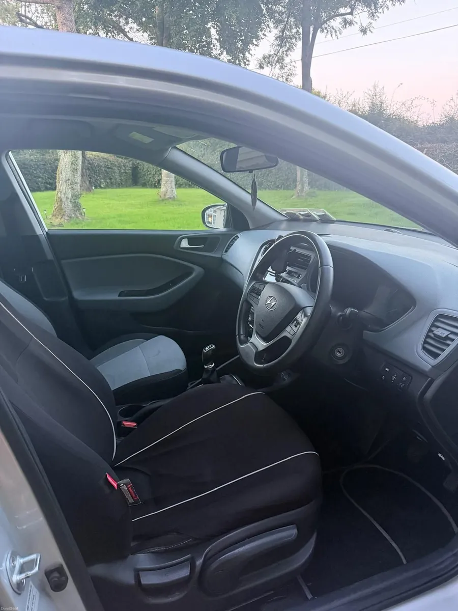 Hyundai i20 2015 - Image 2