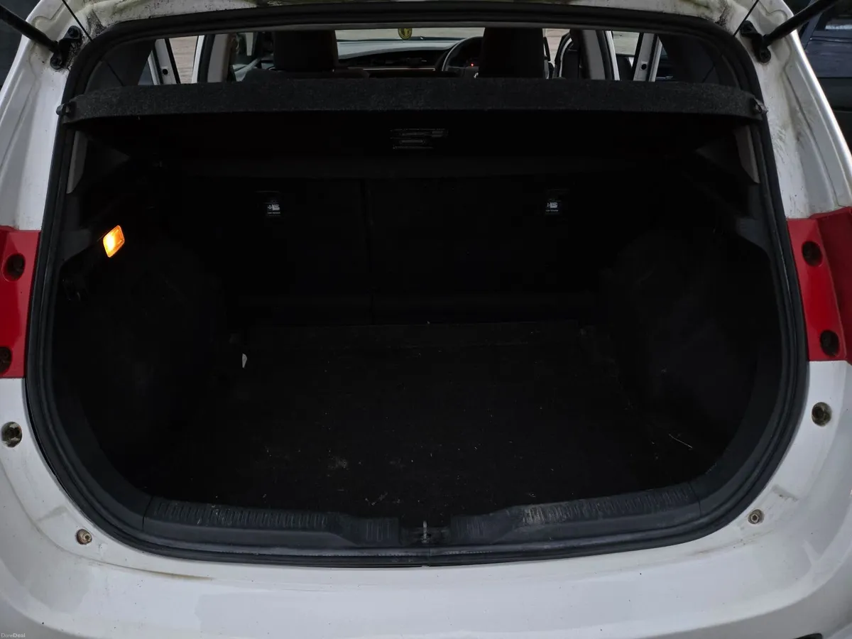 2013 Toyota Auris 1.4 D-4D Diesel – NI Registered - Image 2