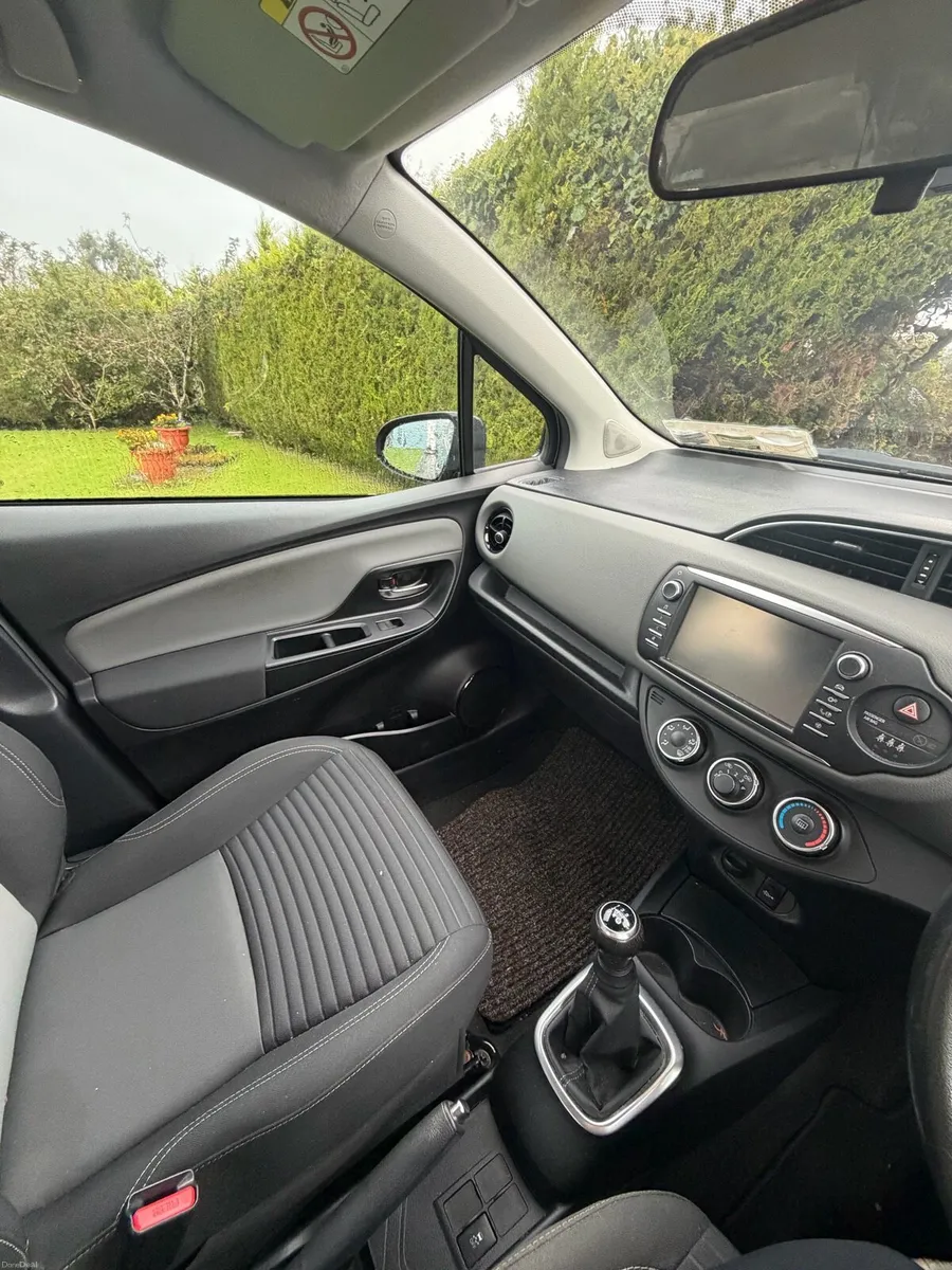 TOYOTA YARIS LOW MILEAGE - Image 5