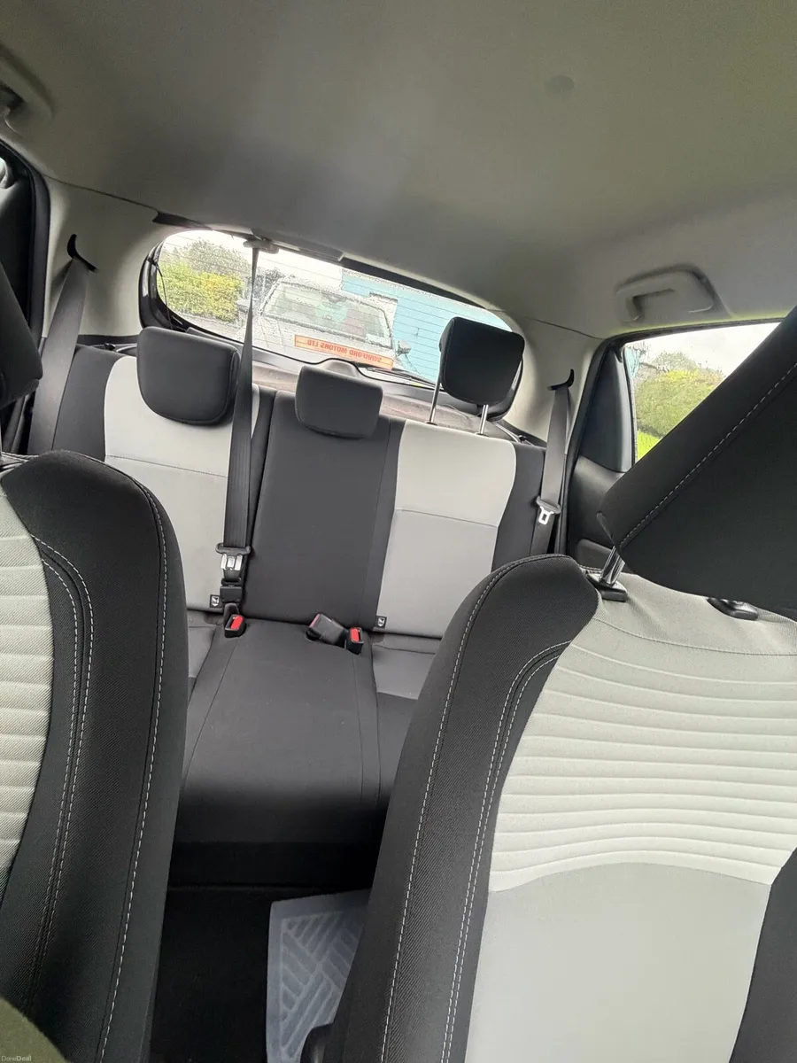 TOYOTA YARIS LOW MILEAGE - Image 6
