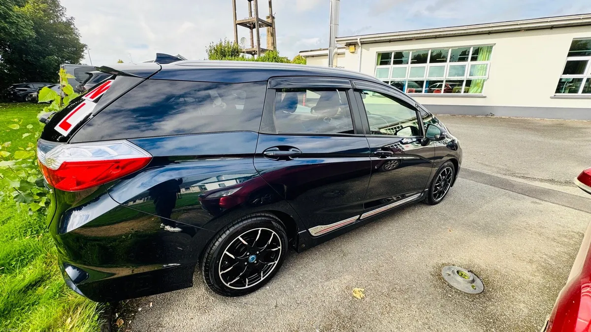 Honda Shuttle Hybrid Z 2016 - Image 5
