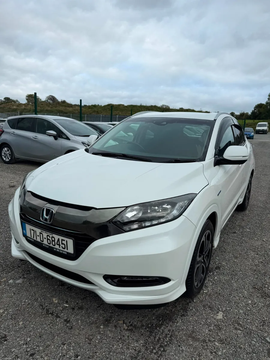 2017 Honda Vezel 1.5 Petrol Hybrid Automatic - Image 3