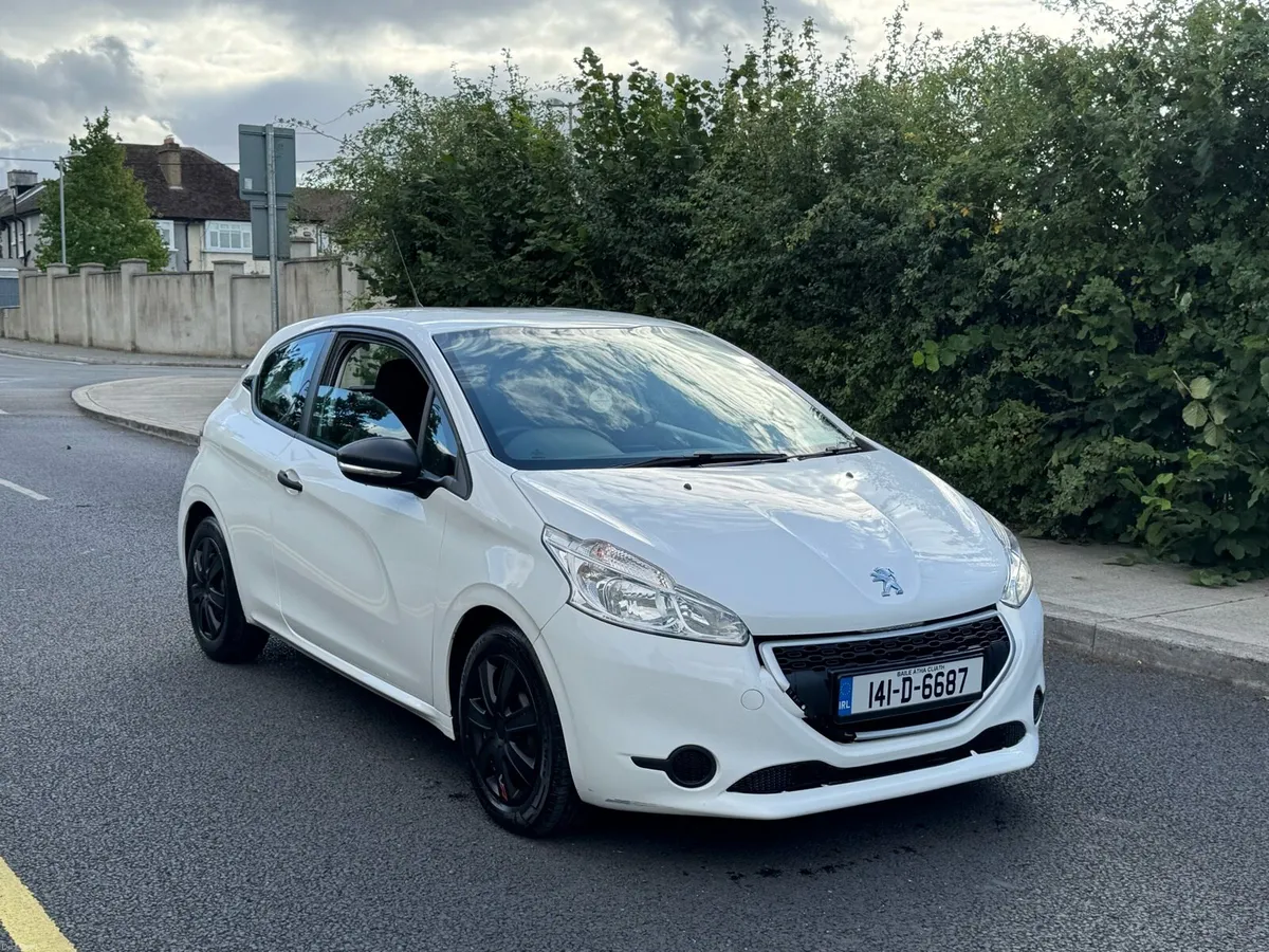 Peugeot 208 - Image 1