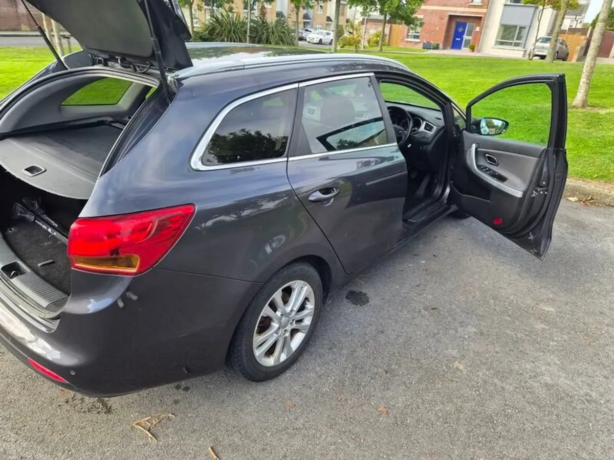 2014 Kia Ceed Ex Estate. NCT May 2027, serviced June 2026 - Image 4
