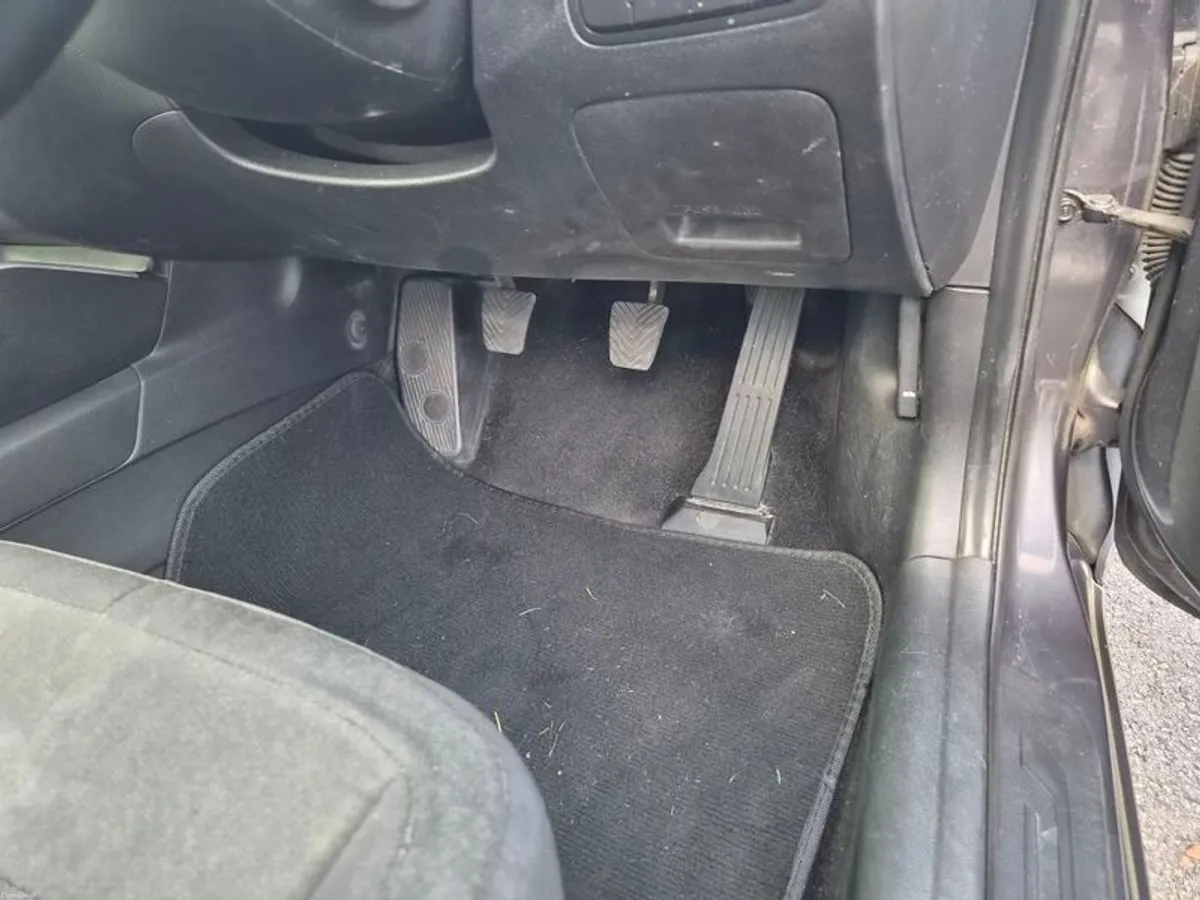 2014 Kia Ceed Ex Estate. NCT May 2027, serviced June 2026 - Image 6