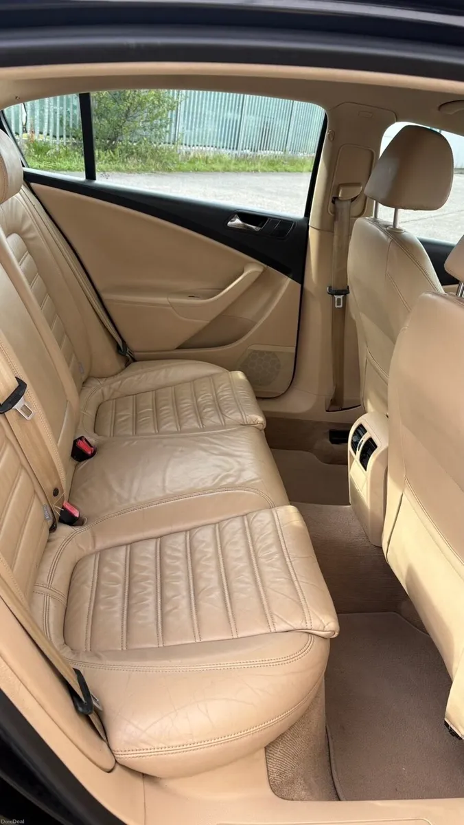 Volkswagen Passat - Image 6