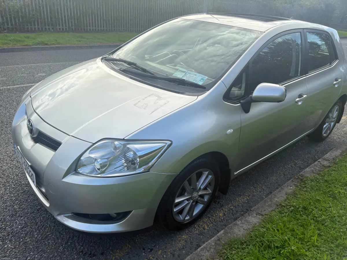 Toyota Auris sunroof New nct, tax and low km - Image 3