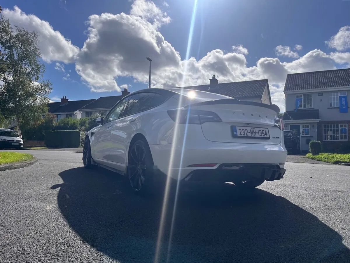 Tesla Model 3 2023 - Image 3