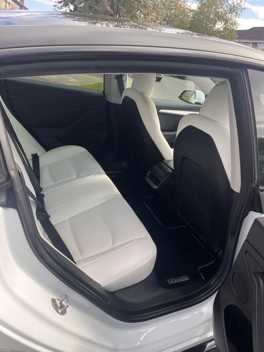 Tesla Model 3 2023 - Image 5