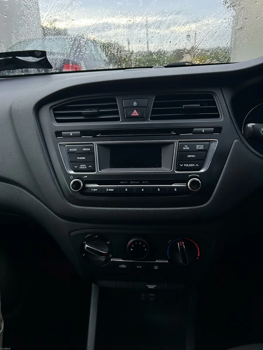 2017 Hyundai i20 - Image 6